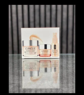 ک سه تیکه ی (کلینیک) آبرسان وشاداب کننده ی پوست